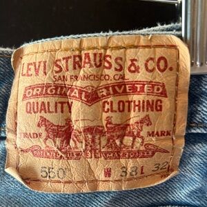 Vintage Levi’s 550 “Relaxed Fit” jeans size 38/32